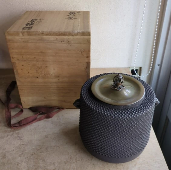 骨董 買取 江戸川区 ｜増山馨鉄 筒形釜を高価買取しました。