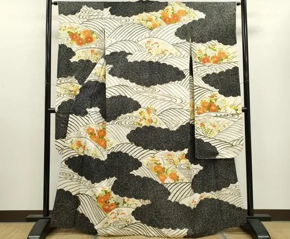 着物 買取 足立区 ｜平和屋着物 駒刺繍 雲取り流水草花文 たたき染めを高価買取しました。