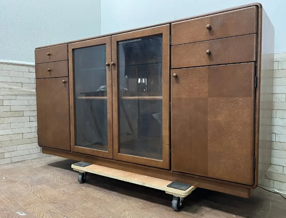 家具 買取 横浜市 ｜飛騨家具 照明付きリビングボードを高価買取しました。