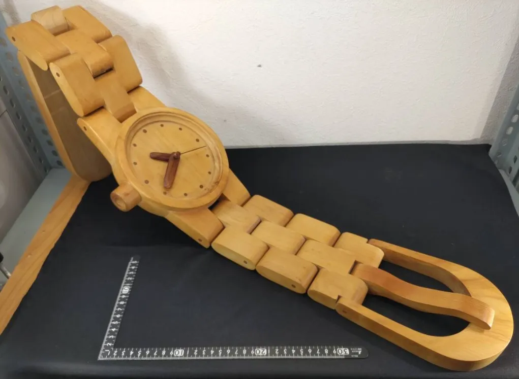 家具 買取 江戸川区 ｜木工の町・旭川の掛け時計 全長109cmを高価買取しました。