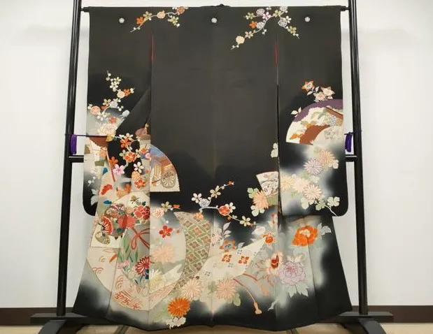 着物 買取 江東区 ｜平和屋着物 駒刺繍 地紙貝桶草花文 暈し染めを高価買取しました。