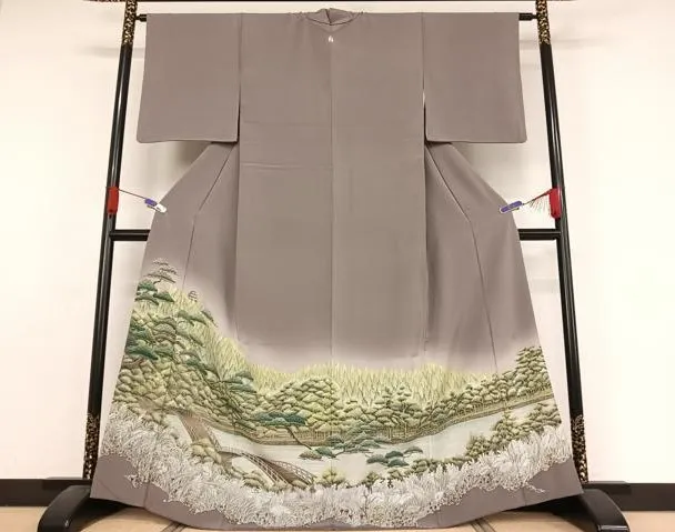 着物 買取 千代田区 ｜一真工房 色留袖 風景樹林文を高価買取しました。