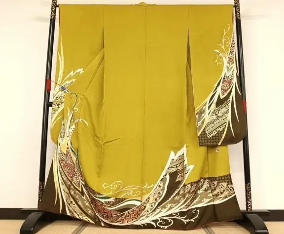 着物 買取 台東区 |女優・後藤久美子 駒刺繍 孔雀を高価買取しました。
