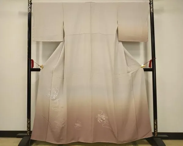 着物 買取 新宿区 ｜平和屋着物 総刺繍 絵巻文 暈し染めを高価買取しました。