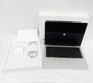 Apple2021年製 Macbook Pro リキッドレティーナディスプレイ 14.2 MKGR3J/A