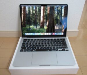 Apple2022年製 マックブックエア リキッドレティーナディスプレイ 13.6 MLXY3J/A