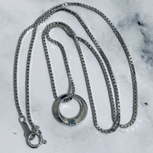 ホワイトゴールド 相場 1g ｜東京都大田区まで出張買取で金 ネックレス[K18WG ホワイトゴールド 1g 4909円]