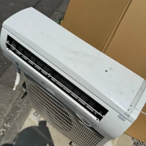 コロナ CSH-N2216Rの室内機天面の擦れ傷と汚れ
