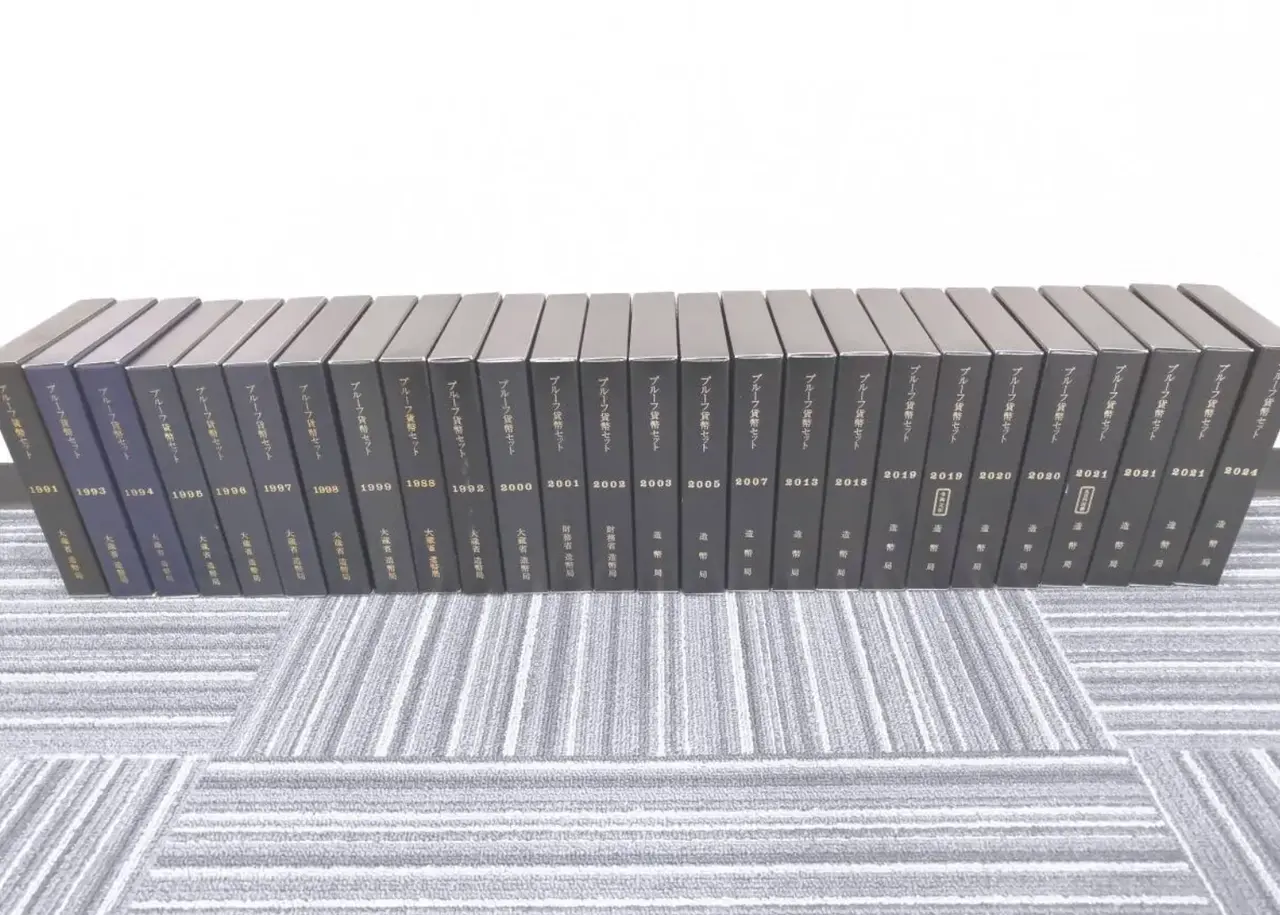 プルーフ硬貨 価値 ｜東京都台東区まで出張買取で旧札・記念硬貨[造幣局黒 1991～2024 26冊]