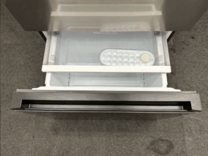 アイリスオーヤマ IRSN-40A-Sの引き出し内と製氷皿