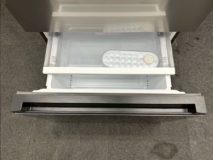 IRSN-40A-Sの冷凍室の引き出しと付属の製氷皿