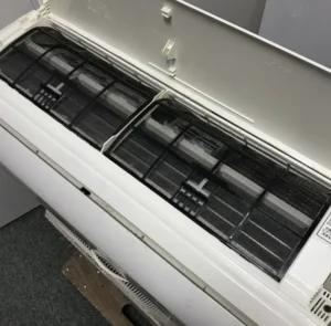 CS-281CF-Wのフロントパネルを開けた内部のフィルターの状態