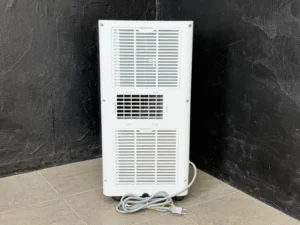 COWSAR FDP20-1066ZPV5の背面の排熱グリルと電源コード