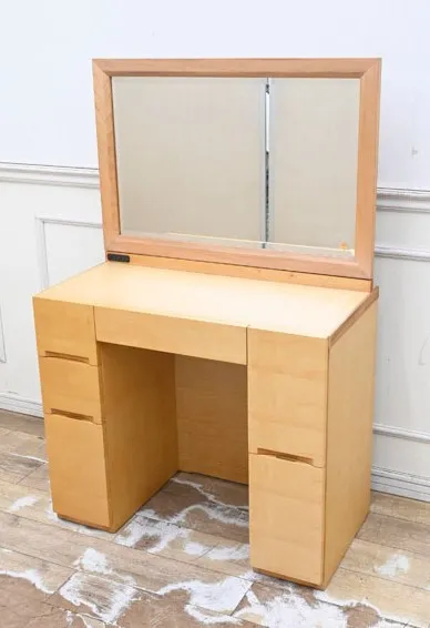 ドレッサー 買取 ｜東京都足立区まで出張買取で家具[府中家具　ドレッサー]