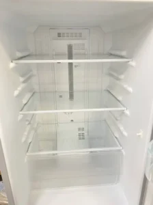 NR-B179Wの冷蔵室のガラストレイと野菜ケース