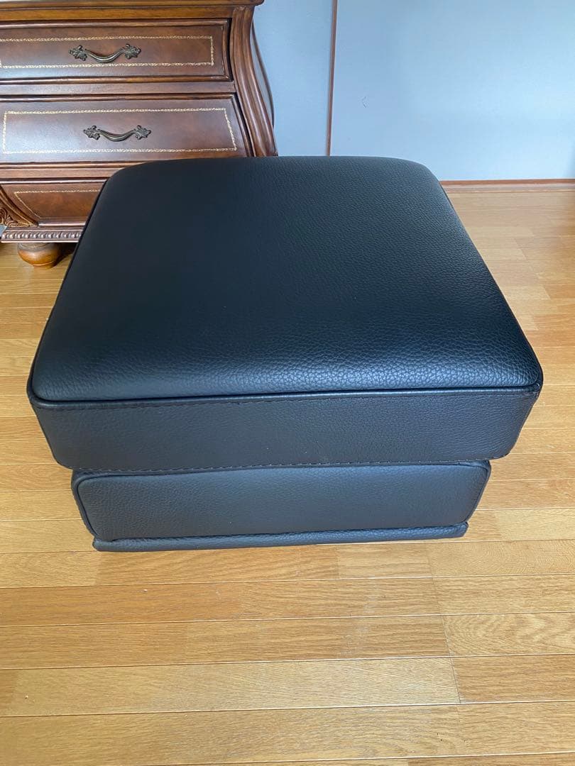 ケルビンジョルマーニ ソファ ｜東京都北区まで出張買取で家具[ケルビンジョルマーニ　オットマン　高級家具　総黒革]