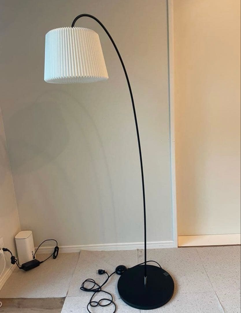 レクリント スノードロップ 中古 ｜東京都墨田区まで出張買取で家具[leklint レクリント　スノードロップ　フロアランプ]