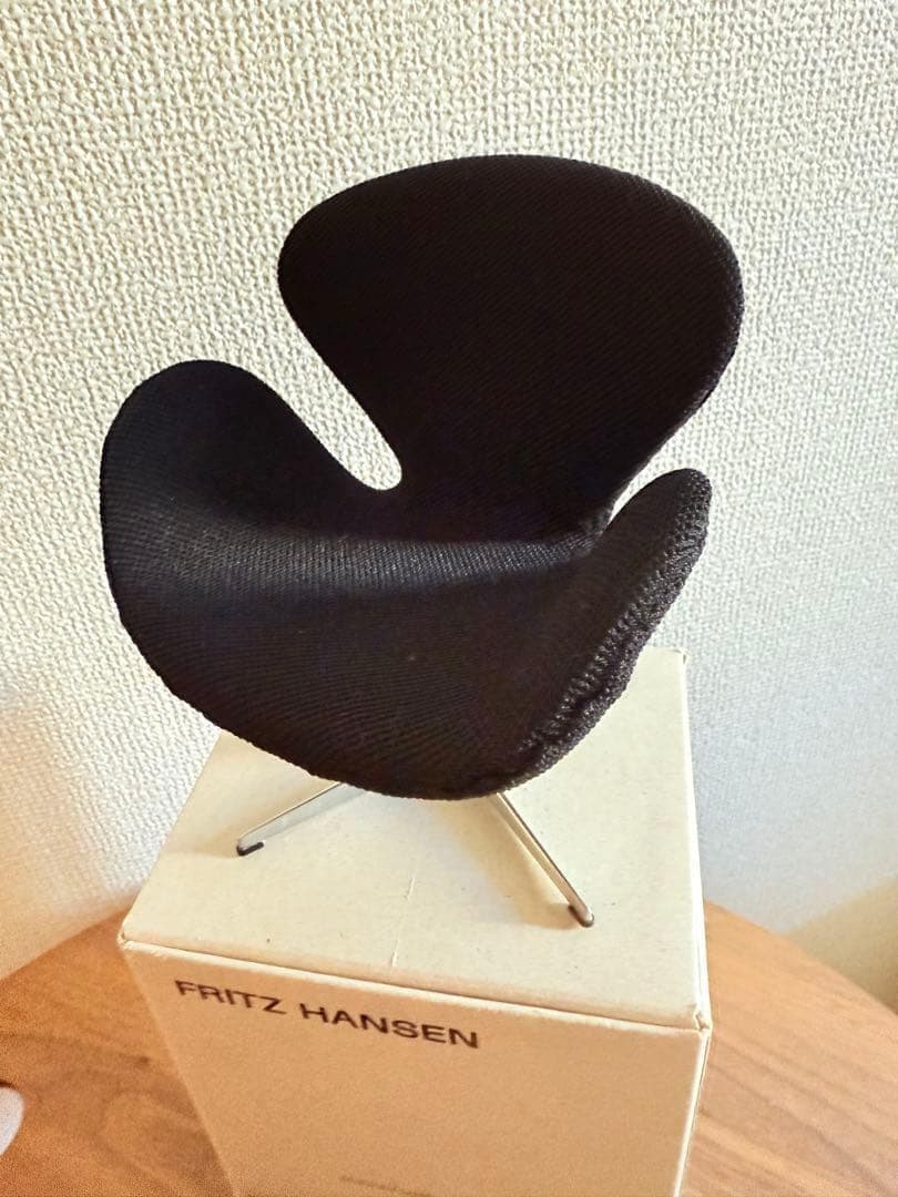 フリッツハンセン ソファ ｜東京都北区まで出張買取で家具[フリッツハンセン　スワンチェア　ミニチュア　ブラック]