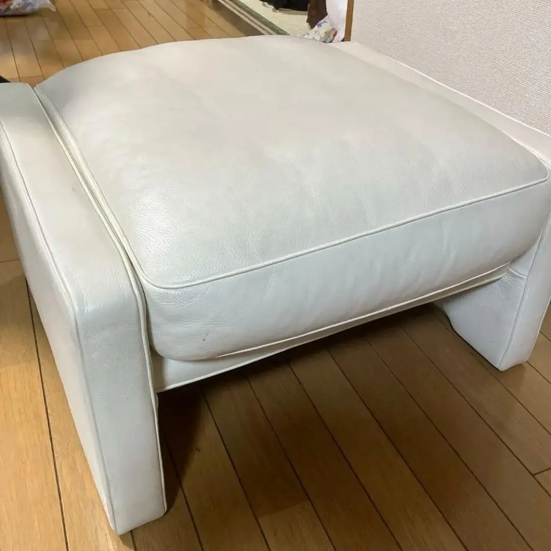 東京都中野区まで出張買取でデセデ de Sede 本革オットマン