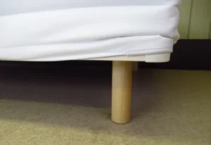 無印良品 脚付きマットレスの木製脚部と接合部