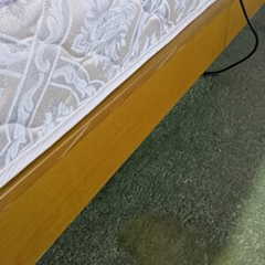 背上げ・脚上げを操作する有線リモコンと取扱説明書