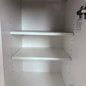 ニトリ コパンの庫内の棚板とダボ穴の状態