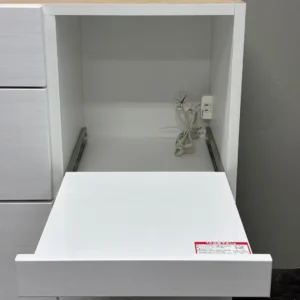 ニトリ ソレル 120KBのスライドテーブルとコンセント