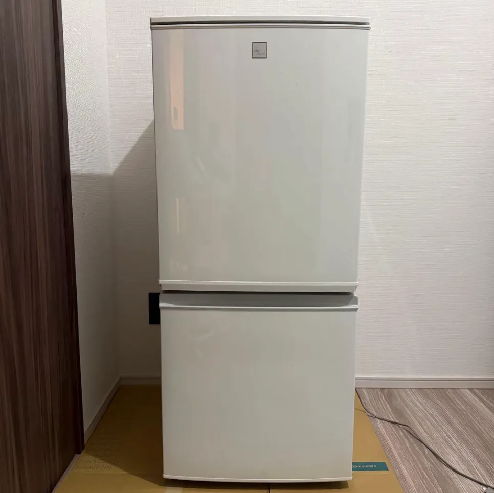 東京都中央区まで出張買取でシャープ 冷凍冷蔵庫 つけかえどっちもドア 137L SJ-14E5