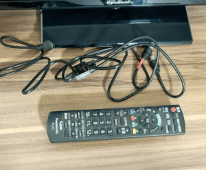 VIERA TH-32J300の付属の純正リモコンとケーブル類
