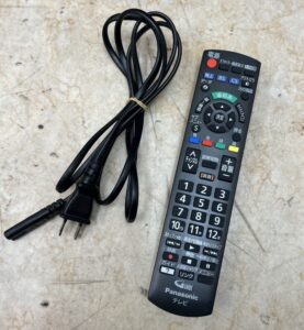 Panasonic VIERA TH-32F300に付属した純正リモコンと電源コード