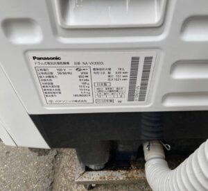 NA-VX3900Lの銘板シールに記載された型番と製造年
