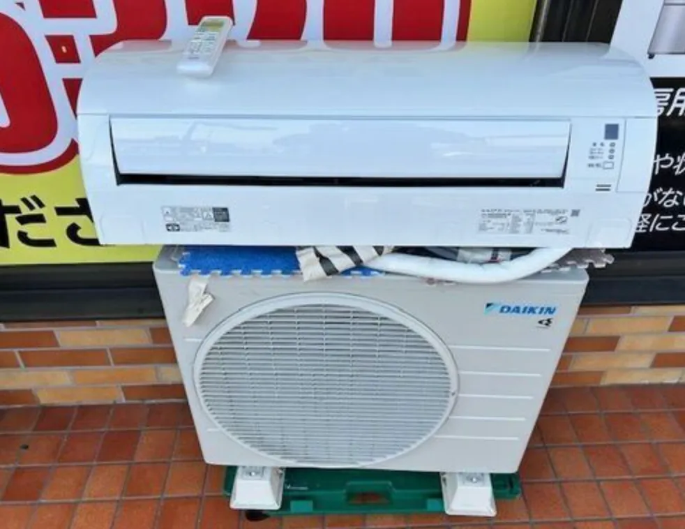 東京都新宿区まで出張買取でダイキン AN22ZESK-W ルームエアコン