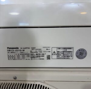 Panasonic CS-J221D-Wの銘板と2021年製の表示