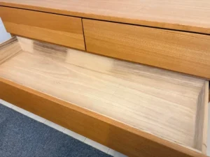 無印良品 タモ材チェスト 3段の引出し内部のシミ跡