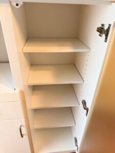 ニトリ コパン 80MRBのガラス扉内の可動棚4枚