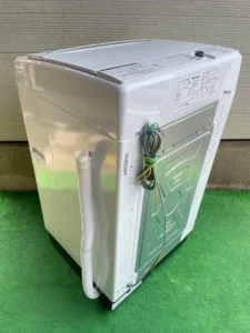 ハイセンス HW-DG80B の背面と排水ホース・アース線